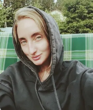 Яна Комарова