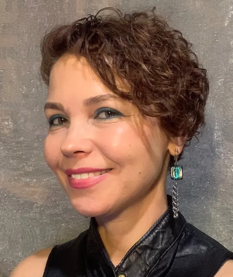 Елена Комиссарова