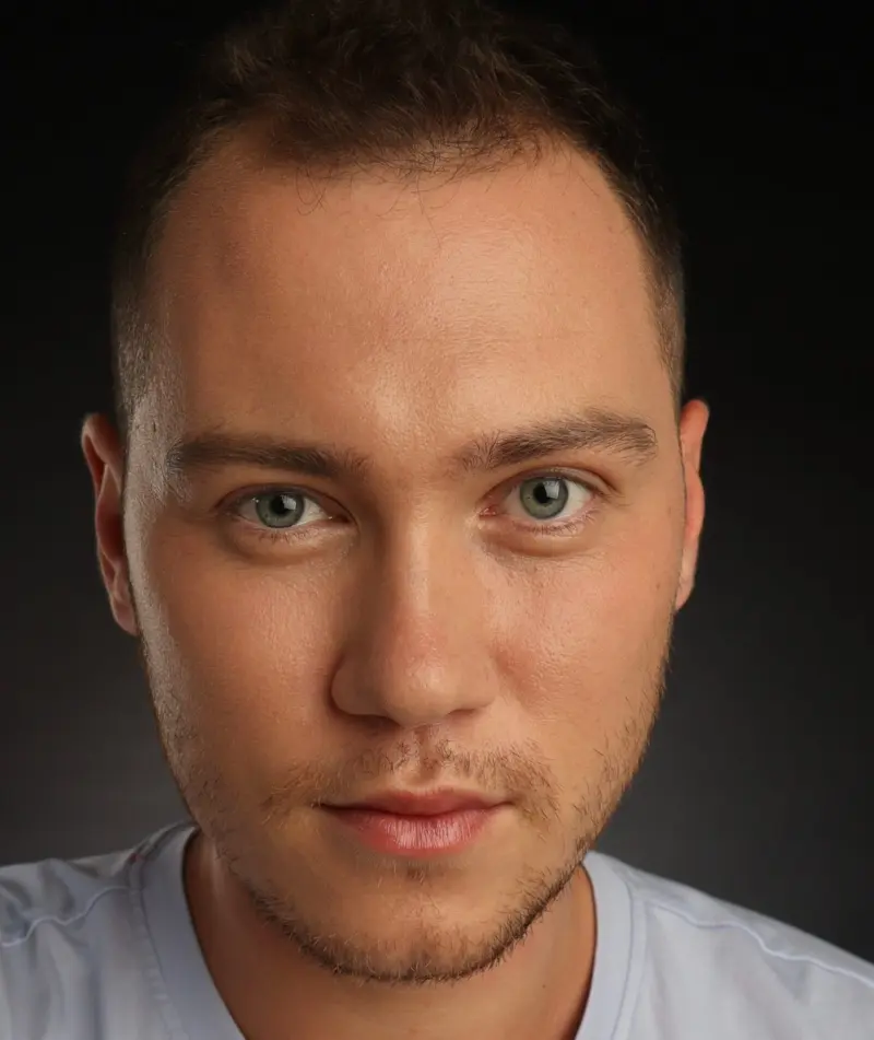 Владимир Лавров